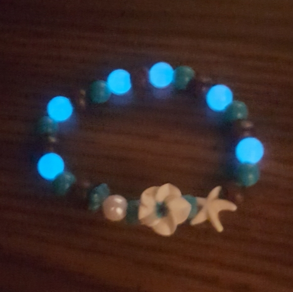 🌴 Luminous Hawaiian Treasures Bracelet Set - Picture 13 of 15